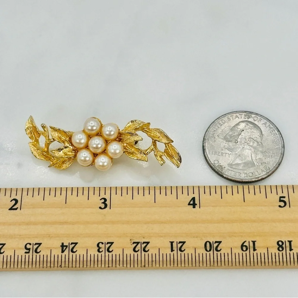 Vintage Richelieu Brooch Pin Gold Tone Faux Pearl Flower Leaf Dainty Delicate